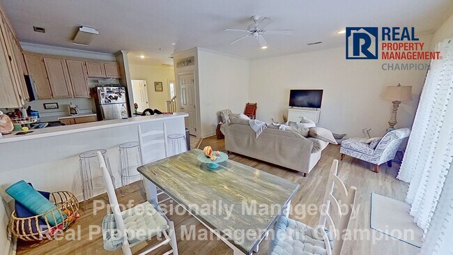 Building Photo - Adorable 2 BD Townhome with Private Patio