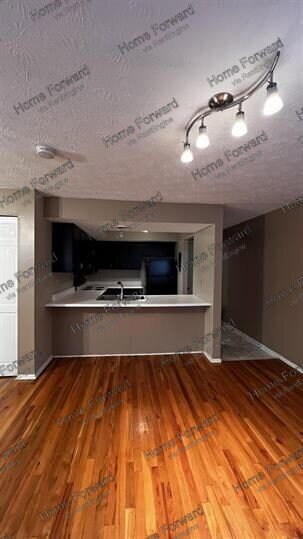 Building Photo - 562 Woodland Ave