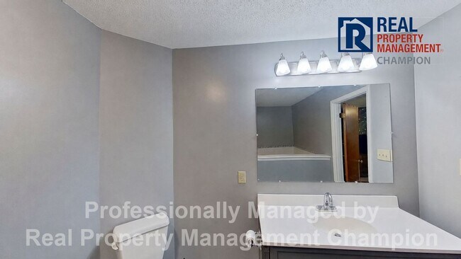Building Photo - Charming 3 BD/2 BA Home Just 2 Miles from Camp Lejeune Main Gate