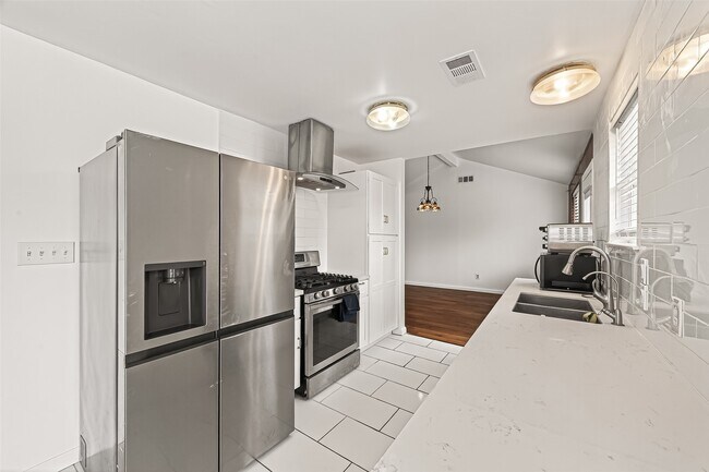 Building Photo - 10823 Sandstone St