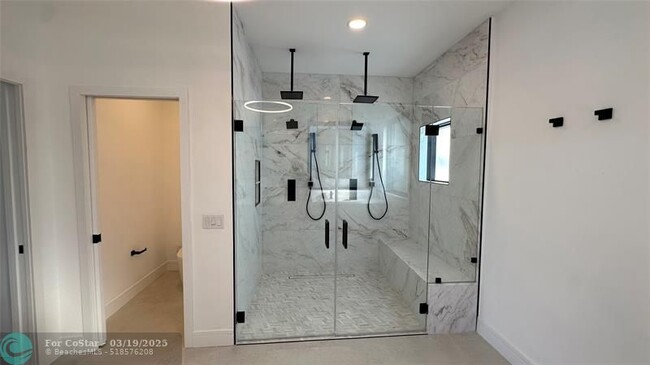 Building Photo - 2550 Jardin Terrace