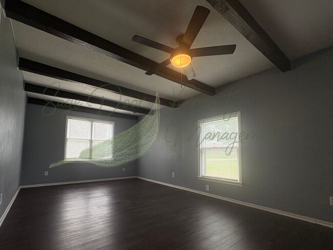 Building Photo - MODERN RENOVATIONS!!!