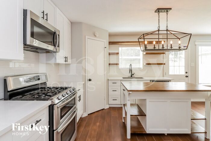 Building Photo - 18215 Barkers Crest Dr