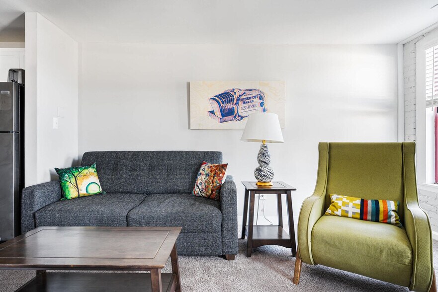 Building Photo - 615 N East St