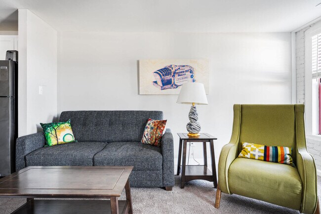 Building Photo - 615 N East St