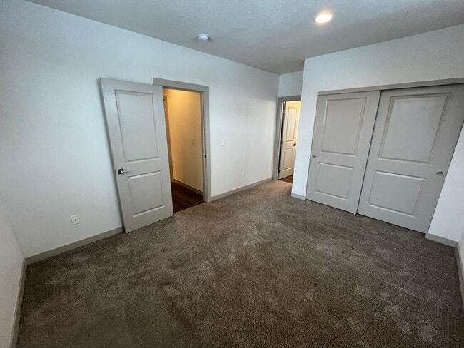 Building Photo - Newer 3 Bed/2 Bath Construction on Bend's Eastside - Cessna Drive