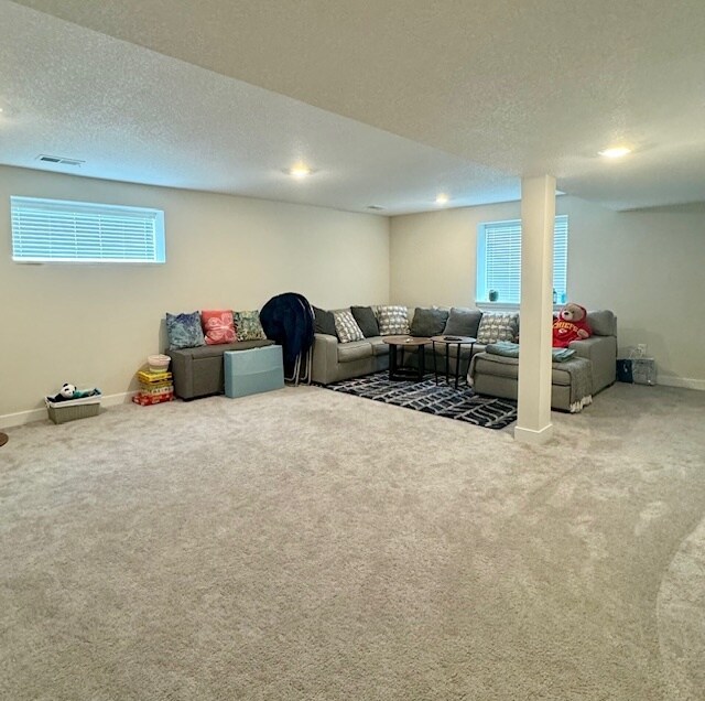 Building Photo - Large 4 Bedroom with Finished Basement - L...