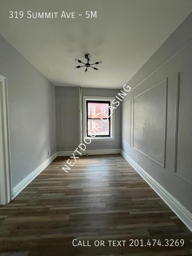 Building Photo - 319 Summit Ave