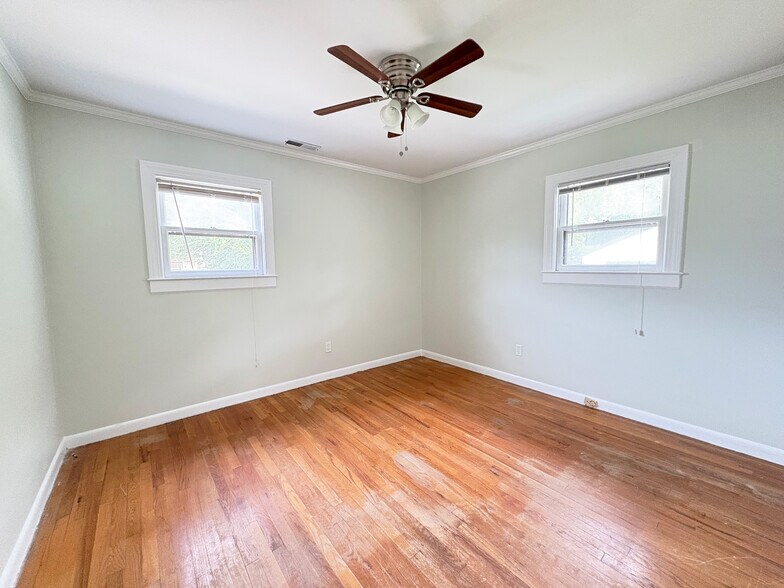 Building Photo - 109 Foxwood Ln