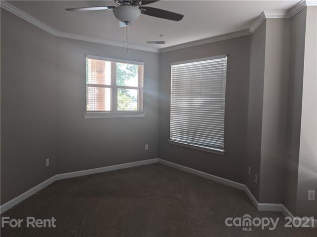 Building Photo - 915 Northeast Dr