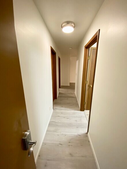 Building Photo - 425 King Olav Ln