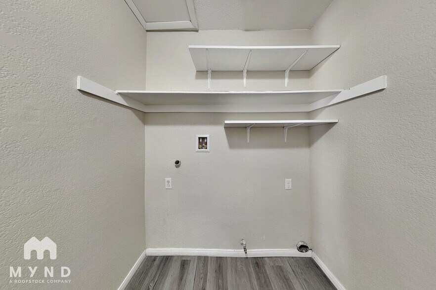 Building Photo - 5825 Goodsprings Ct