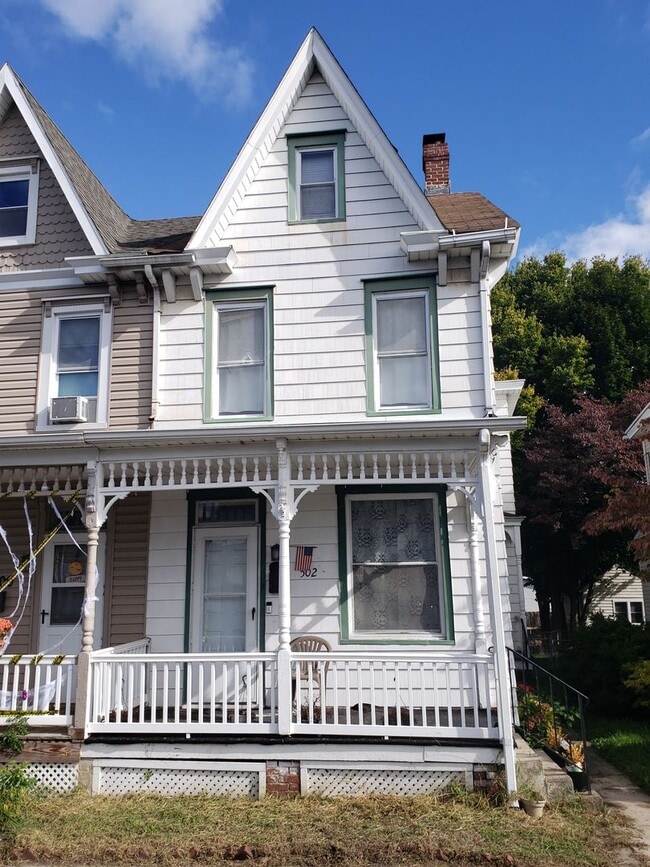 Building Photo - 3 Bedroom 1.5 Bathroom in Highspire!