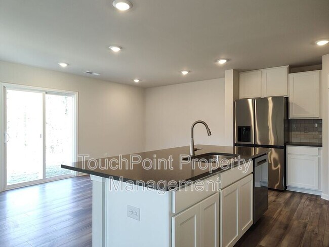 Building Photo - 3247 Crawford Ave