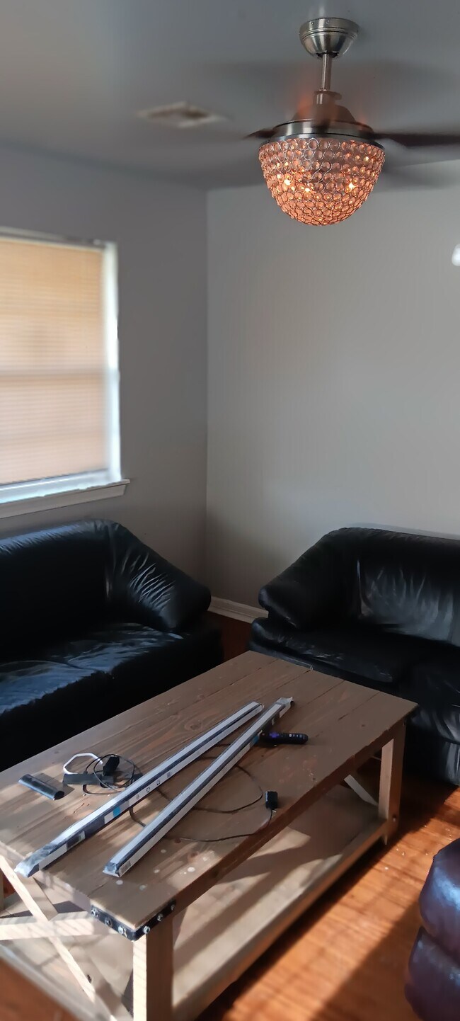 Building Photo - 548 E Woodrow St