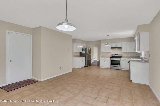 Building Photo - 7 Alpine Trail