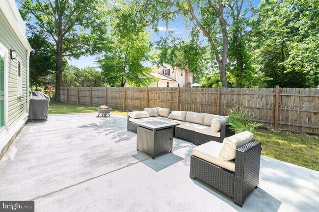 Building Photo - 8830 Badger Dr