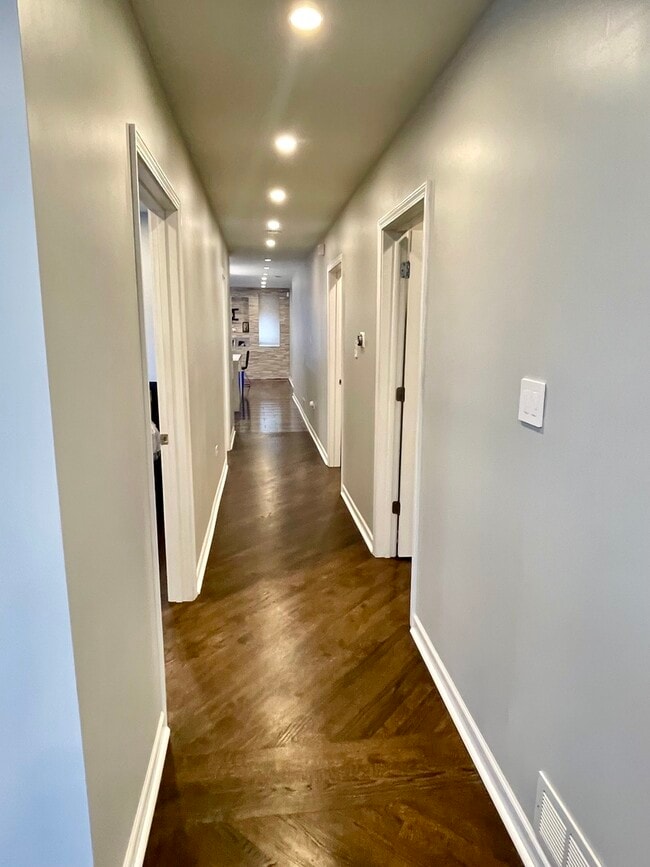 Building Photo - 3230 N Elston Ave