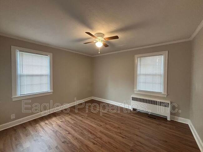 Building Photo - 1307 E Ash St