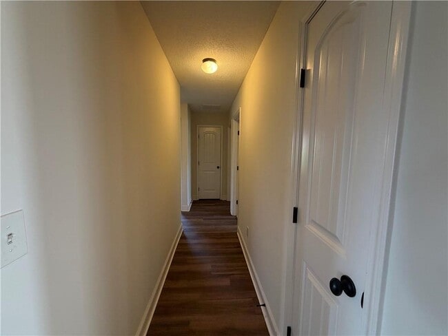 Building Photo - 2125 Savannah Dr