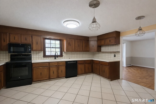 Building Photo - 12 Hilltop Dr