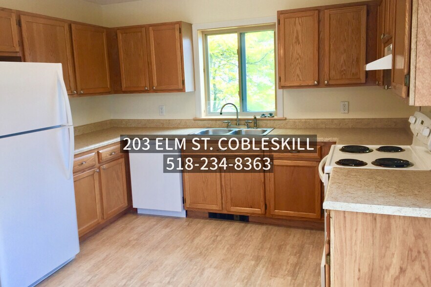 Building Photo - 203 Elm St