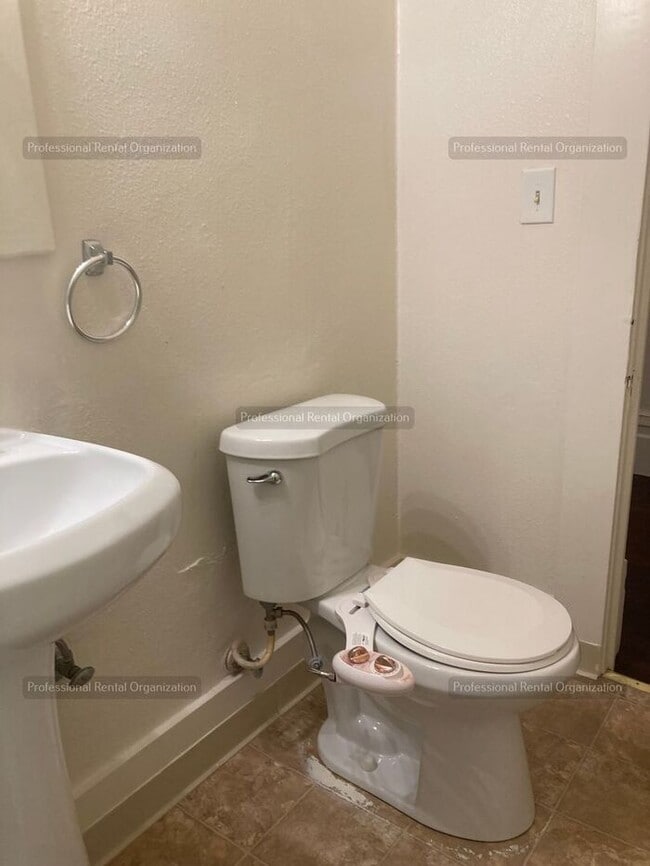 Building Photo - One bedroom Gem in Heart of Quaint, Historic West Petaluma