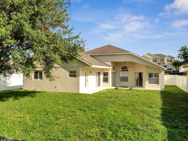 Building Photo - Stunning 4/3 with Fence Enclosed Yard in t...