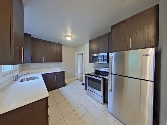 Building Photo - 2217-2219 NW Van Buren Ave