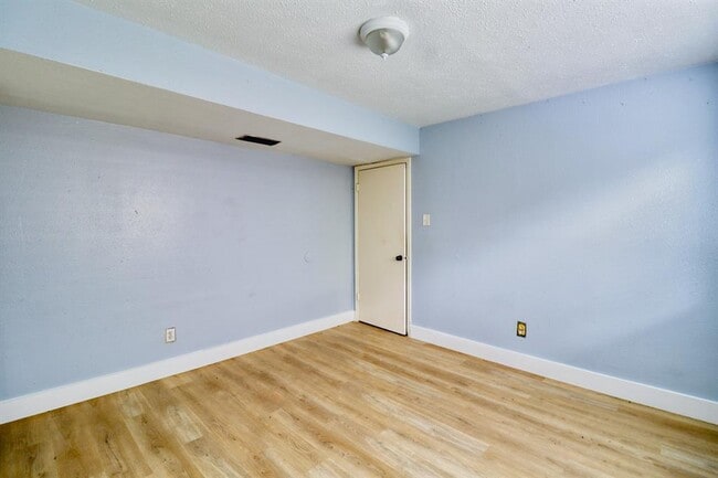Building Photo - 6911 Pouter Dr
