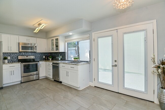 Building Photo - 12800 Briar Forest Dr