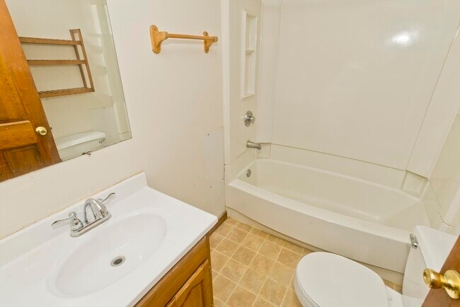 Building Photo - 236 State St