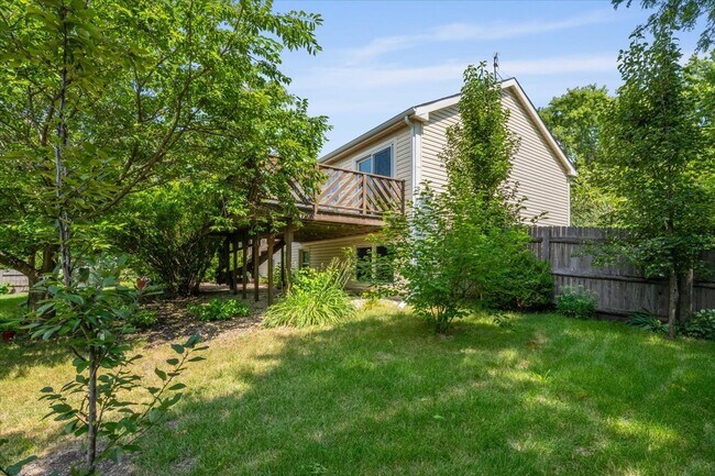 Building Photo - 371 Larchmont Ct