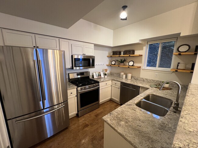 Building Photo - 1561 Cherrylane Ave S