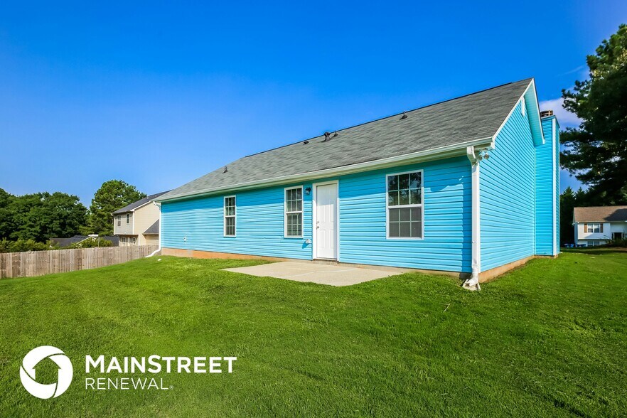 Building Photo - 420 Foxdale Rd