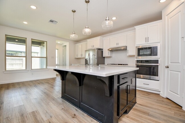 Building Photo - 943 Malibu Shr Ln