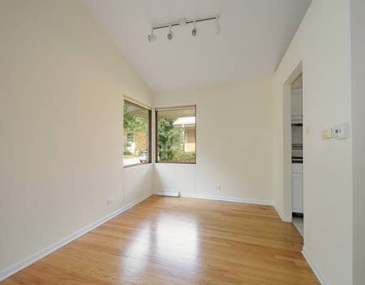 Building Photo - 220 Elmwood Dr