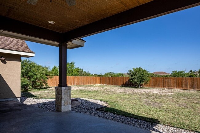 Building Photo - 136 Dos Caballos