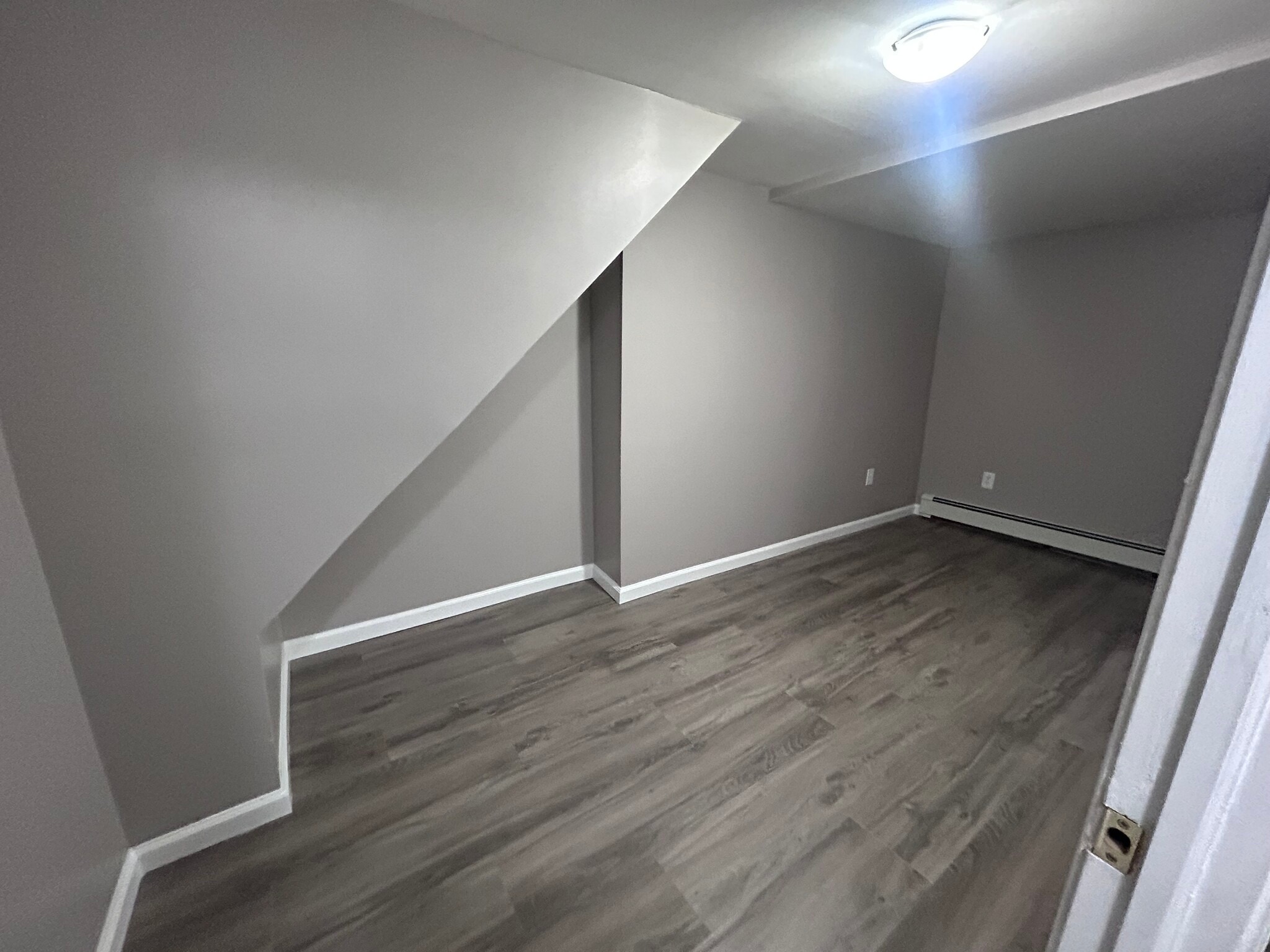 Building Photo - 424 58th St