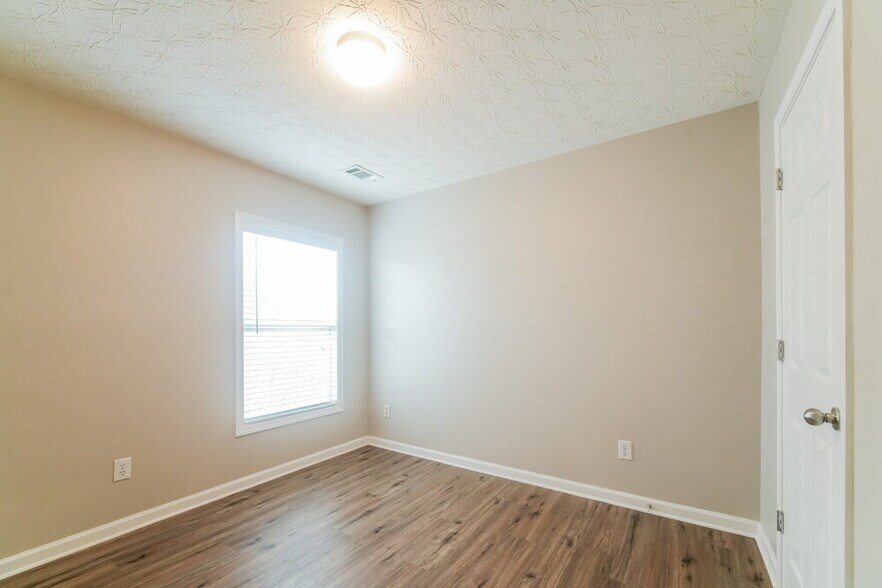 Building Photo - 216 Winterbury Dr