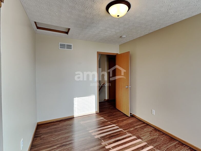 Building Photo - 378 Wheatfield Dr