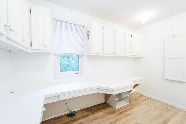 Building Photo - Charming, 3 Bedroom, 2 Bath. With wonderful outdoor living space