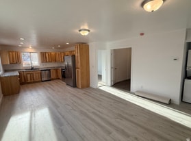 Building Photo - 886 Wood St