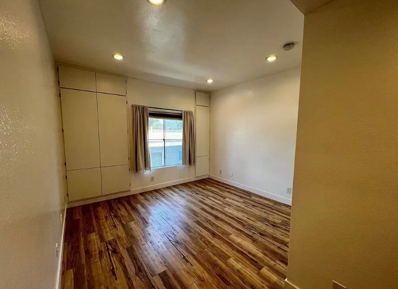 Building Photo - 5420 Sylmar Ave