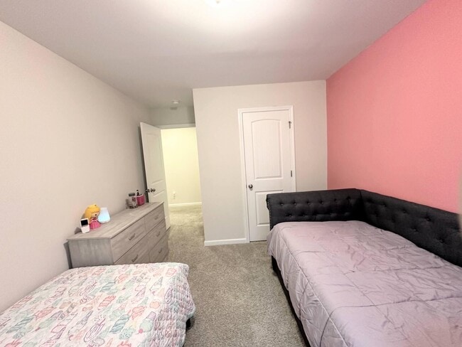 Building Photo - 4025 Thimbleberry Dr
