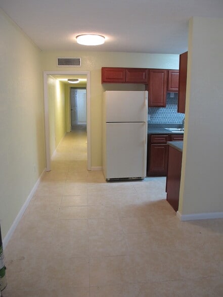 Building Photo - 407 Tyler Ave