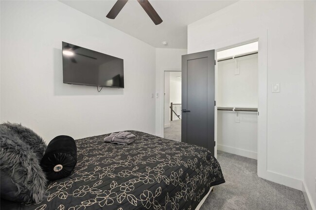 Building Photo - 964 Lucky St