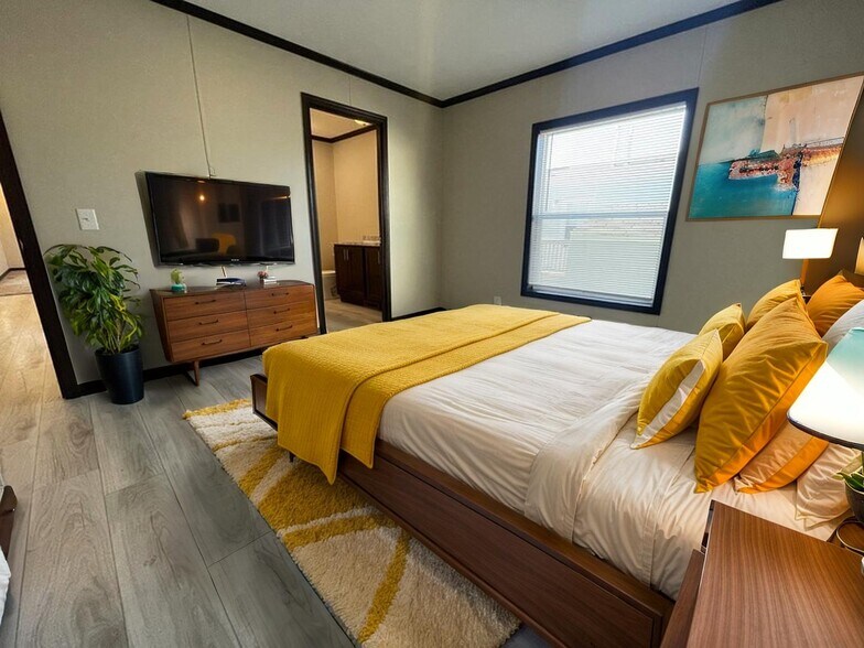 Building Photo - 15861 Marentette Dr