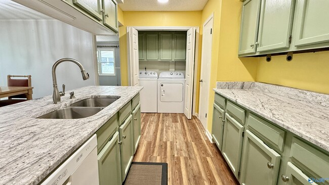 Building Photo - 1217 Catskill Cir SE