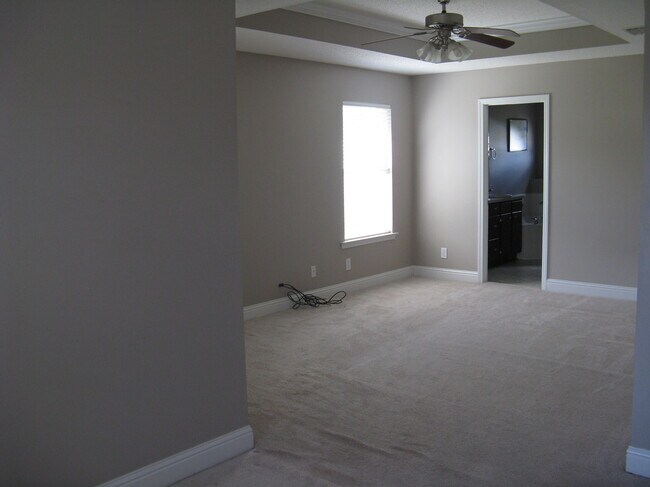 Masterbed - 2380 Polo Pl W